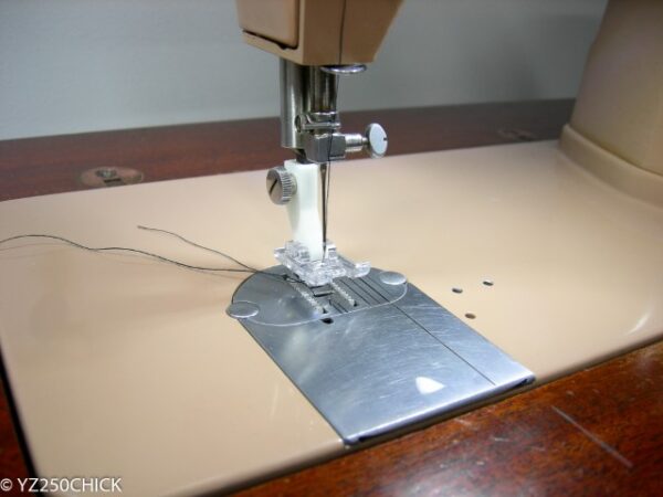 Vintage Singer Sewing Machine Slant Shank Adapter - 6mm Bar Presser Foot Adapter - Image 4